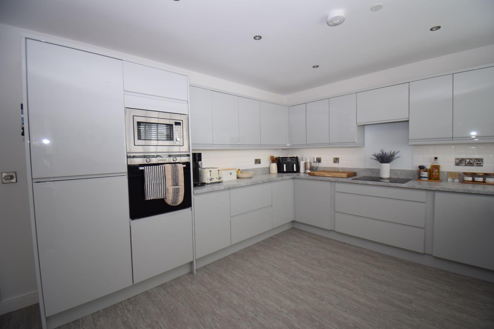 Kitchen2.JPG